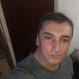 Alejandro R., jardinero de la comunidad de ArreglaTodo