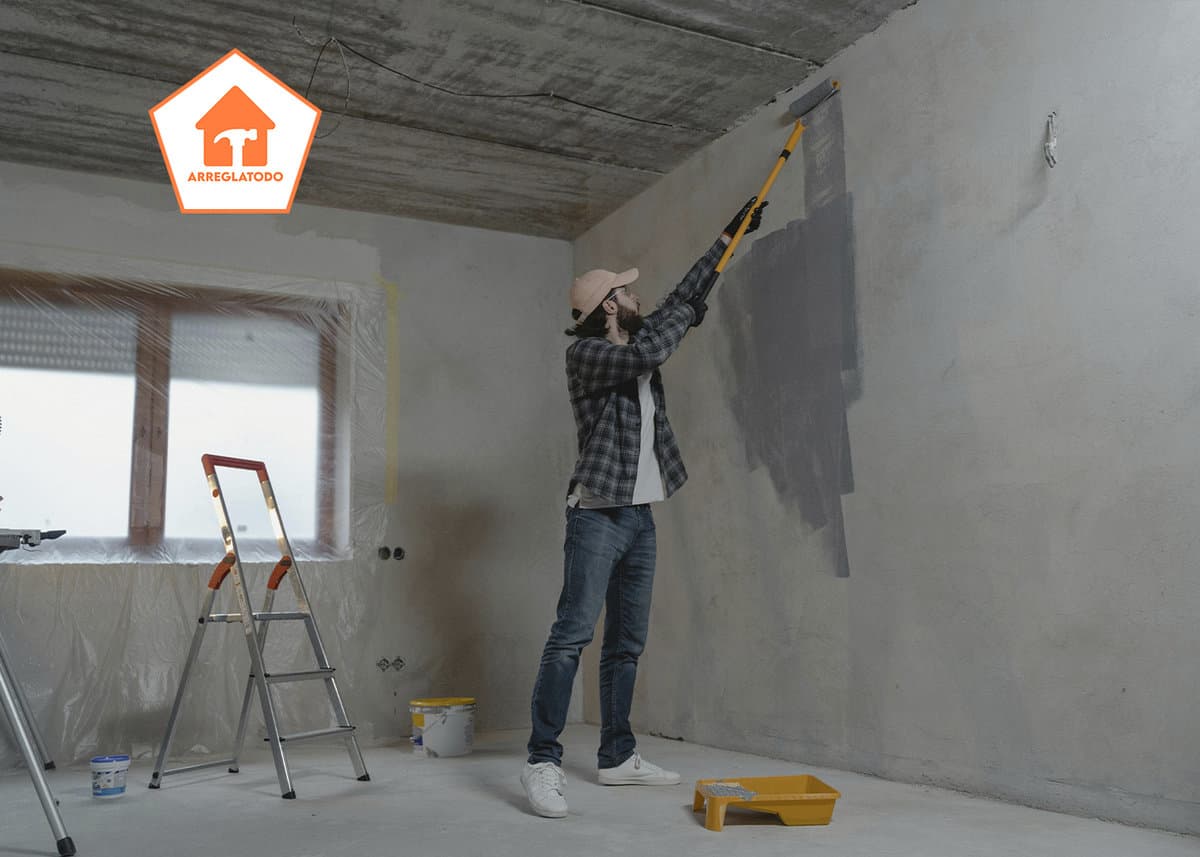 Pintar por cuenta propia vs contratar un pintor: qué conviene realmente