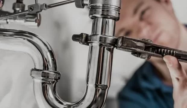 10 señales de que necesitas contratar un plomero profesional